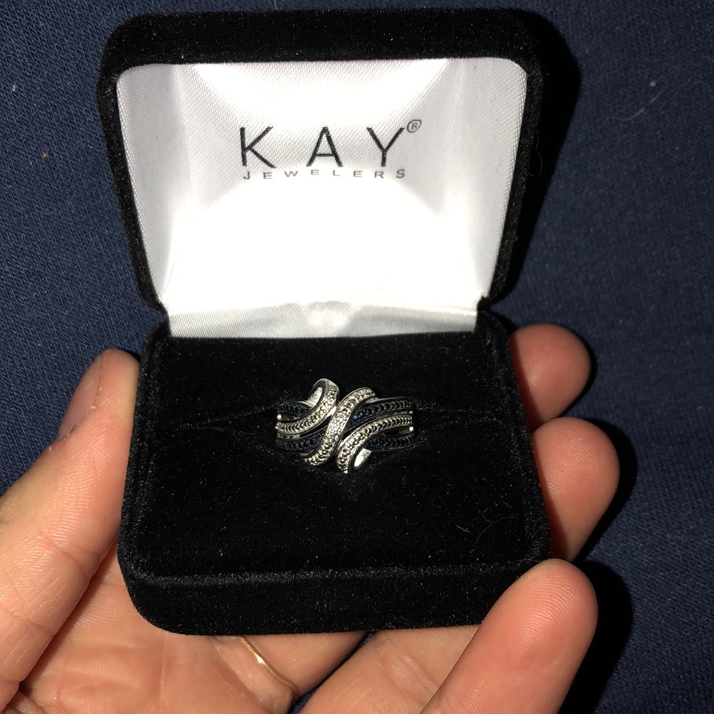 Beautiful wavy ring